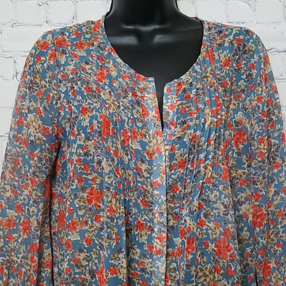 Violet + Claire floral blouse with pleated details